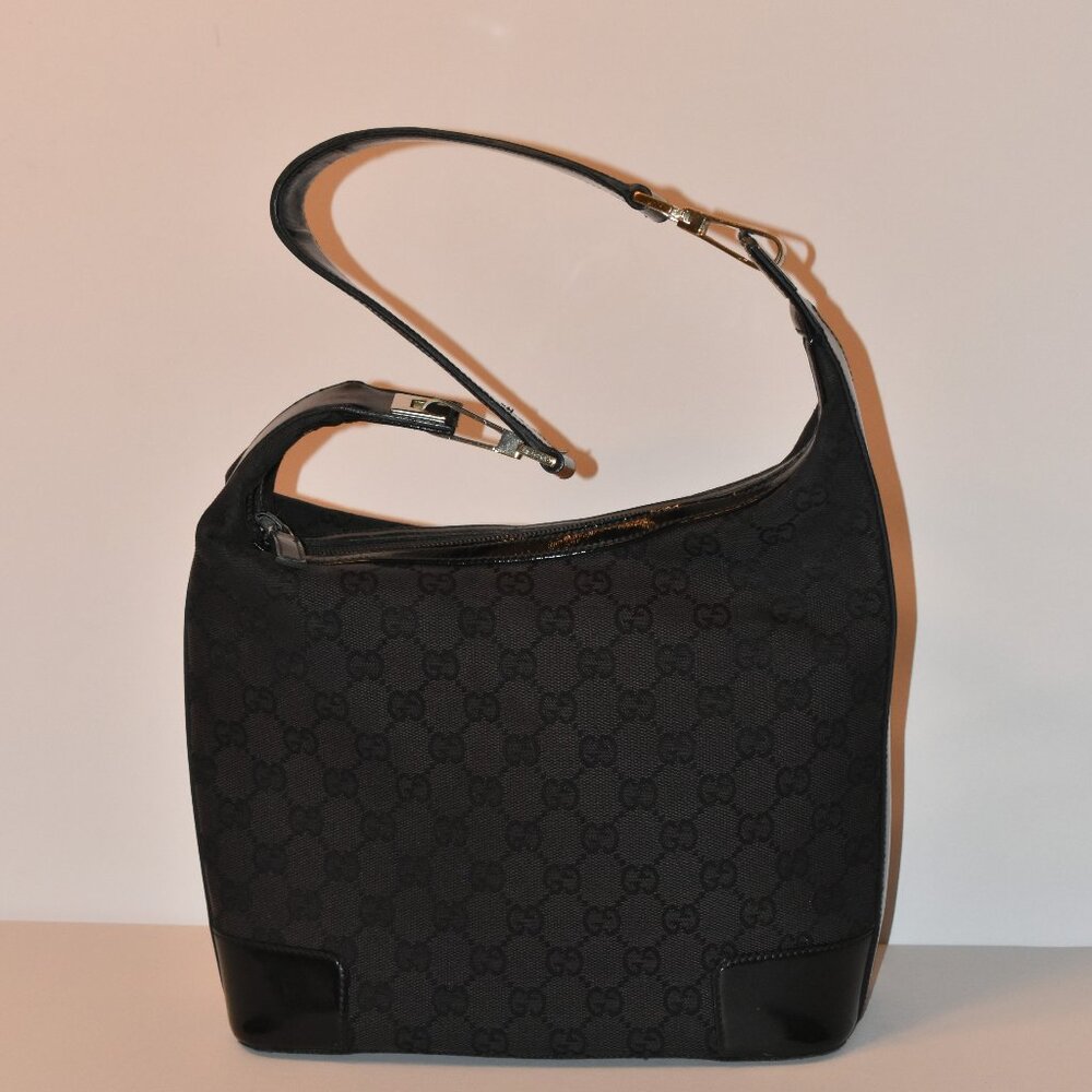 Vintage Gucci GG canvas shoulder bag in black with patent leather trim